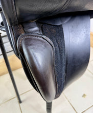 Load image into Gallery viewer, 17” XW Nick Dolman Holistic Dressage Saddle - Black