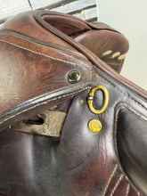 Load image into Gallery viewer, 17 1/2” Wide Paramount Monoflap Jump Saddle - Brown
