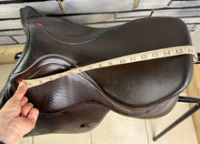 Load image into Gallery viewer, 16 1/2” Changeable Gullet Whitaker Barnsley Pony Jumping Saddle - Brown