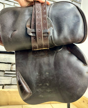 Load image into Gallery viewer, 17 1/2” MW Bruno Del Grange Close Contact Jump Saddle - Brown