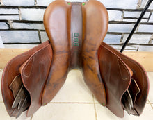 Load image into Gallery viewer, 17 1/2” Medium-MW Devoucoux Biarritz Double Flap Jump Saddle - Brown/Tan
