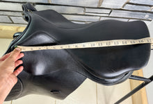 Load image into Gallery viewer, 17-17 1/2” MW Henri De Rivel Jump Saddle - Black