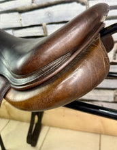 Load image into Gallery viewer, 17 1/2” MW Voltaire Lexington Monoflap Jump Saddle -2015- Brown