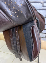 Load image into Gallery viewer, 17 1/2” Medium Santa Cruz Jump Saddle - Brown