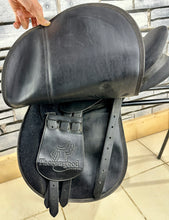 Load image into Gallery viewer, 17” XW Thorowgood Maxam Cob GP Saddle - Black