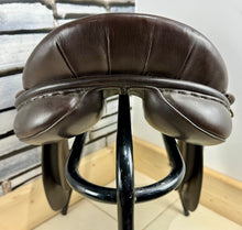 Load image into Gallery viewer, 17 1/2” Wide Ideal International Event Saddle - Brown