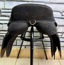 Load image into Gallery viewer, 17 1/2” XXW Thorowgood Griffin Cob GP Saddle - Black - Extra Wide - Flat Tree - 4 Straps