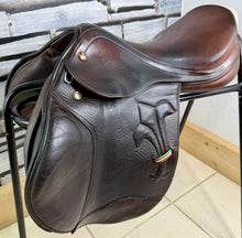 Load image into Gallery viewer, 17” Medium Prestige Arezzo Jump Saddle - Brown