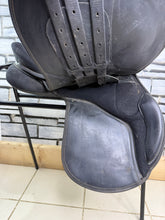 Load image into Gallery viewer, 17” Narrow Thorowgood Griffen High Wither GP Saddle-Black