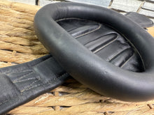 Load image into Gallery viewer, S/H 65cm/26” Prestige Doughnut RP Leather Girth - Black