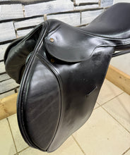 Load image into Gallery viewer, 17 1/2” MN English Made Jump/Hunt/XC Saddle - Black - TB/Ex Racer - Teamchasing