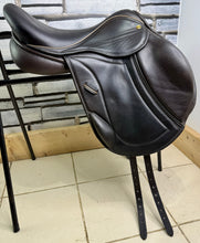 Load image into Gallery viewer, 17 1/2” MN Kruger MonoFlap Jump Saddle - Brown - High Wither - Jumping/XC - TB ROR