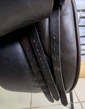 Load image into Gallery viewer, 18” MW Fylde Marjory Suede Show/Working Hunter Saddle -Brown- Suede Top