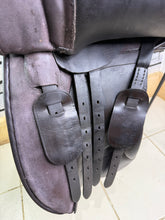Load image into Gallery viewer, 17 1/2” XW Kruger WH/VSD Working Hunter Cob Saddle -Brown- Extra Wide 4xStraps