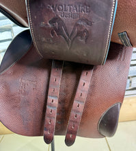Load image into Gallery viewer, 18 1/2” MW Voltaire Stutgartt Double Flap Jump Saddle - Brown
