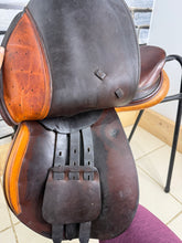 Load image into Gallery viewer, 16 1/2” MW Harry Dabbs Original AO Close Contact Jump Saddle - Brown