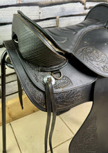 Load image into Gallery viewer, 16” Treeless Leather Western Saddle - Fit Any Width - Black