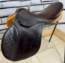 Load image into Gallery viewer, 18 1/2” Medium (Fit 30) Stubben Siegfried Extra GP/Jump Saddle - Black/Tan