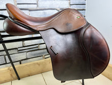 Load image into Gallery viewer, 17” Wide Hampton Grandee Jump/GP Saddle - Brown