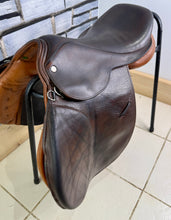 Load image into Gallery viewer, 17 1/2” MW English Jump Saddle - Brown/Tan