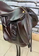 Load image into Gallery viewer, 16 1/2” Wide R.S. Saddles Excelle Monoflap Jump Saddle - Brown