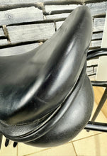 Load image into Gallery viewer, 17” MW Ideal Suzannah Dressage Saddle - Black