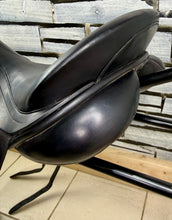 Load image into Gallery viewer, 17 1/2” MW-Wide Albion Legend K2 Dressage Saddle - Black