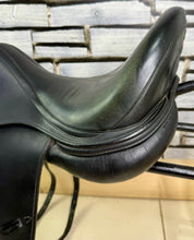 Load image into Gallery viewer, 17” Medium Prestige Engelke D2 Dressage Saddle - Black