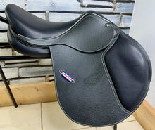 Load image into Gallery viewer, 15” - 15 1/2” MW Whitaker Junior Pro Jump Saddle - Black - Full Leather - Heat Adjustable