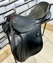 Load image into Gallery viewer, 16 1/2” MW Stubben Juventus Jump Saddle - Black
