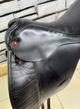 Load image into Gallery viewer, 17 1/2” Medium Albion SL Dressage Saddle - Black - Big Blocks