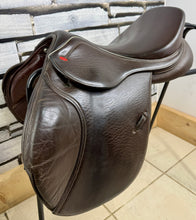 Load image into Gallery viewer, 16 1/2” Changeable Gullet Whitaker Barnsley Pony Jumping Saddle - Brown