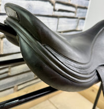Load image into Gallery viewer, 17 1/2” MW Harry Dabbs Jaguar Jump Saddle - Black