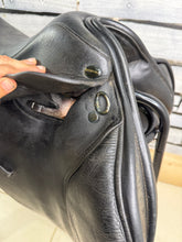 Load image into Gallery viewer, 16 1/2 - 17” MN Bespoke Classic Jump Saddle - Black -High Wither- TB/ROR - Big Blocks