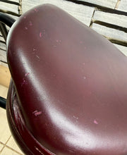 Load image into Gallery viewer, 17” Medium Prestige/John Whitaker Jump Saddle - Burgundy