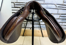 Load image into Gallery viewer, 18” Medium Jeffries Falcon Hawk Event Saddle - Brown - M