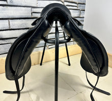 Load image into Gallery viewer, 17” Medium Prestige Hippos Dressage Saddle - Black