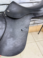 Load image into Gallery viewer, 17 1/2” MW Harry Dabbs Jaguar Jump Saddle - Black