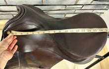 Load image into Gallery viewer, 17” Narrow Albion K2 Dressage Saddle - Brown
