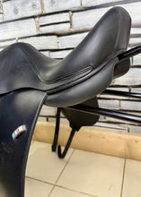 Load image into Gallery viewer, 17 1/2” MW Voltaire Adelaide Monoflap 2023 Dressage Saddle - Black