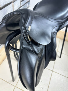 16 1/2” Wide  Kentaur Eventer I Monoflap Jump/XC Saddle - Black