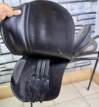 Load image into Gallery viewer, 17 1/2” Medium/Changeable Gullet Bates Caprilli GP Saddle - Black