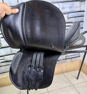17 1/2” Medium/Changeable Gullet Bates Caprilli GP Saddle - Black