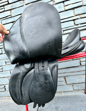 Load image into Gallery viewer, 17 1/2” Wide Ideal International Event Saddle - Black