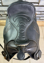 Load image into Gallery viewer, 16” Treeless Leather Western Saddle - Fit Any Width - Black