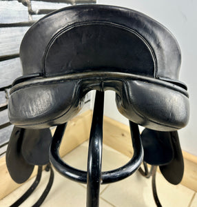 17 1/2” MW HH Albion SLK Ultima Dressage Saddle - Black