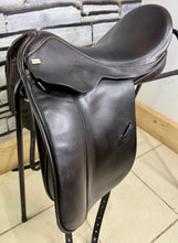 Load image into Gallery viewer, 18” XW Sue Carson Flair Dressage Saddle on 17” Panels-Brown- Big Blocks