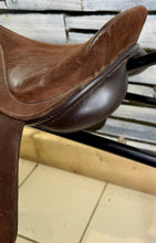 Load image into Gallery viewer, 15” Medium Morris &amp; Nolan WH Working Hunter Saddle - Brown - Suede - Working Hunter