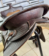 Load image into Gallery viewer, 15” Western Saddle, K&amp;B Saddlery, Iowa -Round Skirt- SQB - Brown