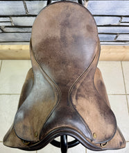 Load image into Gallery viewer, 15” Wide-XW Derby House English Show/Working Hunter Pony Saddle -Brown- Suede Top